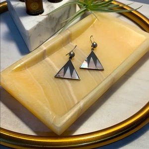 Mother of pearl triangle earrings 💎